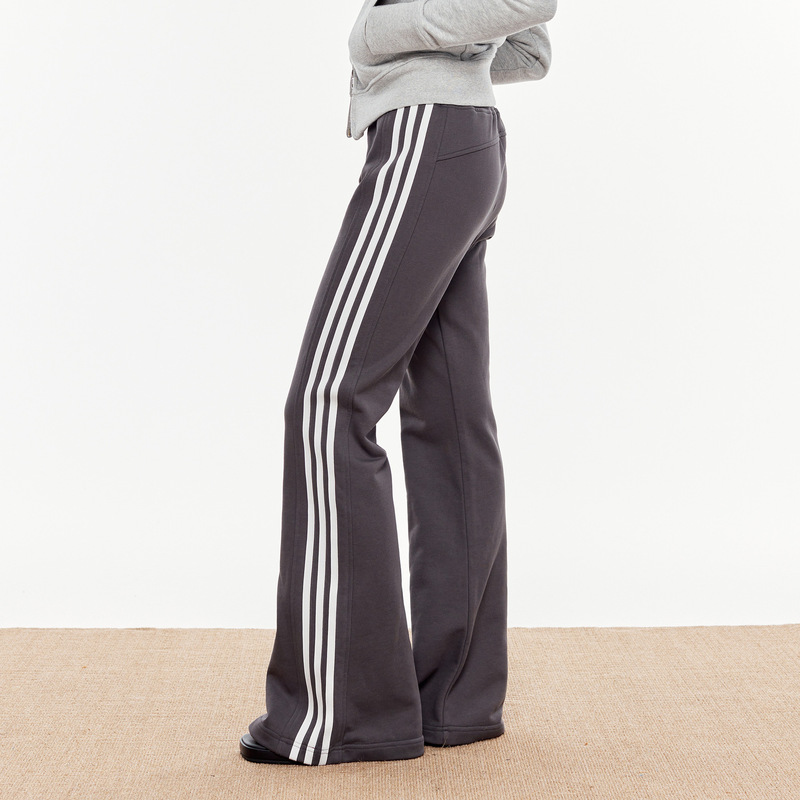 Wholesale black three bar stripe micro flared pants women's autumn and winter sports slim mop wide leg casual horseshoe pants Wholesale black three bar stripe micro flared pants women's autumn and winter sports slim mop wide leg casual horseshoe pants