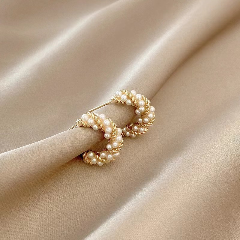 2025 New Retro C-Shaped Pearl Earrings, Fashionable and Caring, High-End, Sweet, Cute and Elegant Earrings