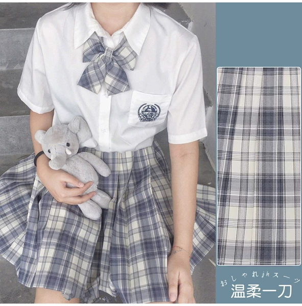 Gentle one -size -fits skirt white short seven -piece suit