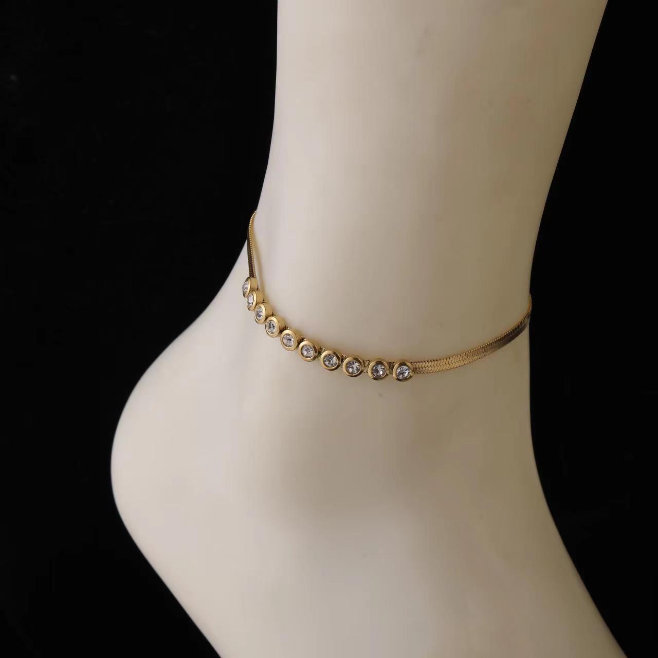 Retro Round Titanium Steel Inlay Rhinestones Bracelets Anklet Necklace display picture 1