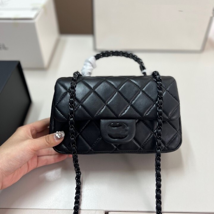 Famous Brand Bags, Luxury Women's High-End Leather Bags, Striped Light Luxury, High-End Feel, Exquisite Shoulder Crossbody Bags, Light Luxury Women's Bags Famous Brand Bags, Luxury Women's High-End Leather Bags, Striped Light Luxury, High-End Feel, Exquisite Shoulder Crossbody Bags, Light Luxury Women's Bags