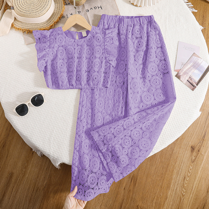 Conjunto de dos piezas para niñas, ropa infantil de comercio exterior, nueva colección primavera/verano 2026, estilo coreano, top con encaje hueco y mangas con volantes, y pantalones de pierna ancha.