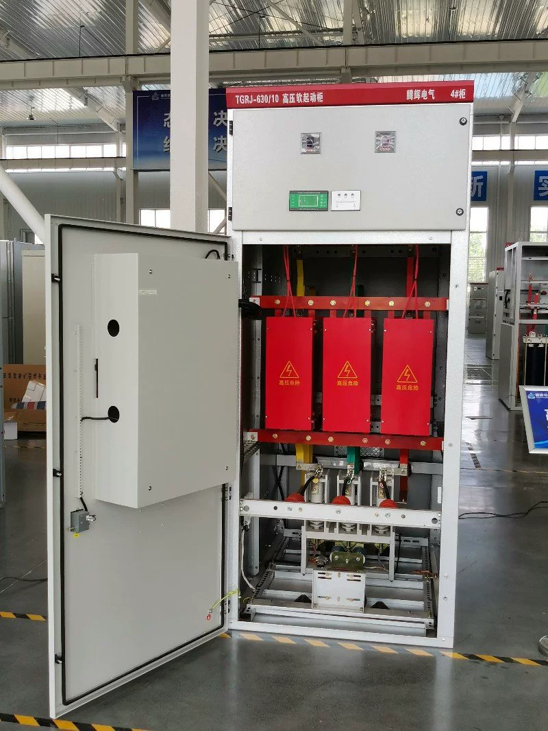 Контраст между мягким запуском высоковольтного двигателя и прямым запуском двигателя.