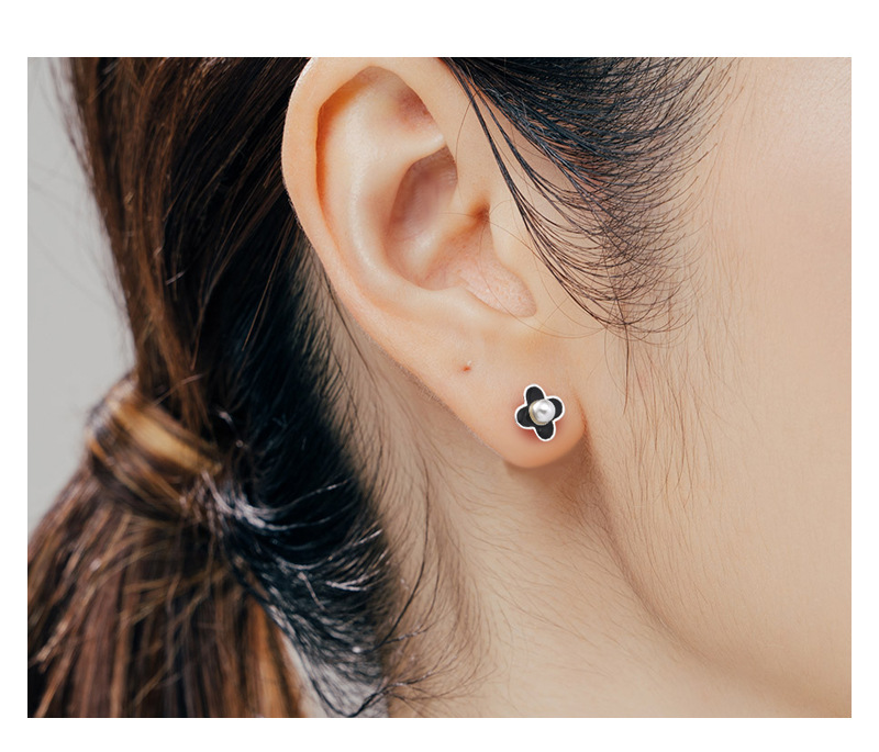 Simple Style Four Leaf Clover Sterling Silver Plating Artificial Pearls Ear Studs 1 Pair