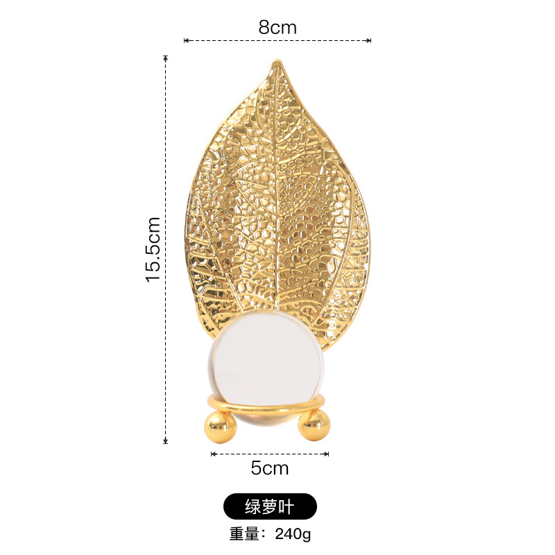 北欧の軽い豪華な金属の木の葉の水晶の玉は書斎の本棚の酒の枠のモデルハウスの玄関の装飾の置物を置きます。|undefined