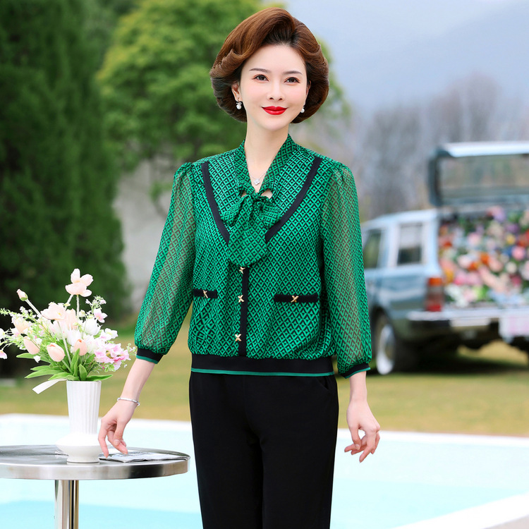 검정색과 녹색 정장