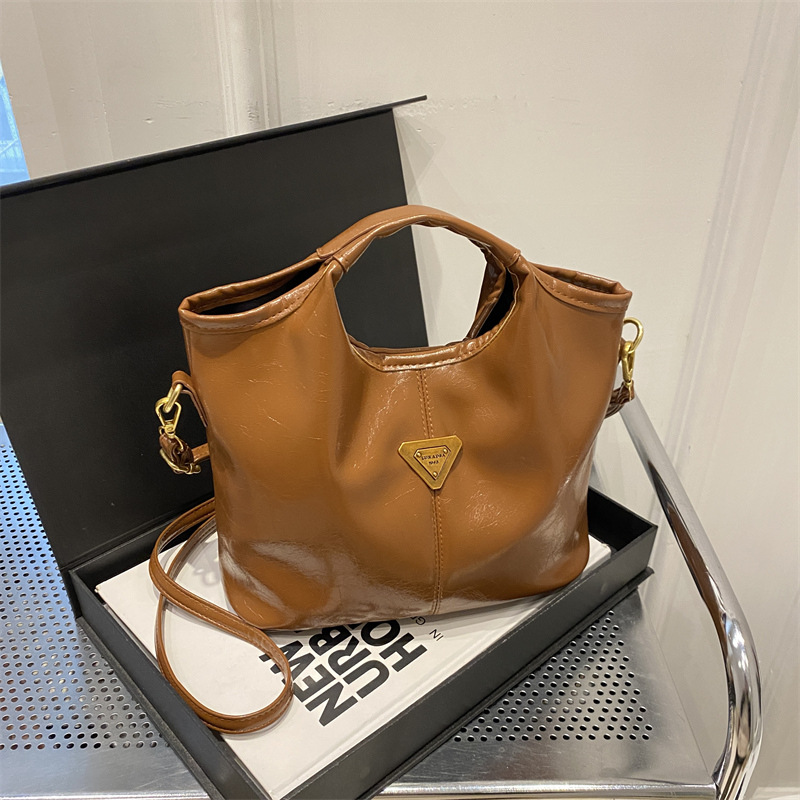 Alto sentido retro bolso de mano de mujer invierno 2024 bolsa de mano casual versátil de viaje mochila de hombro