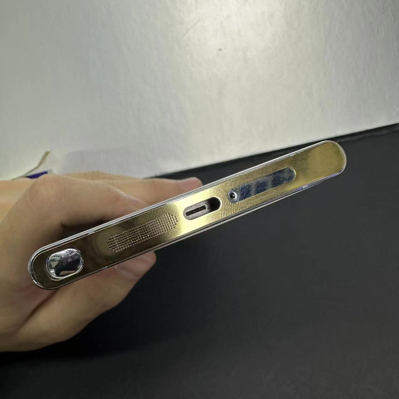 Aplicable a Samsung s24ultra cargador polvo red s23ultra altavoz metal integrado polvo protección neta