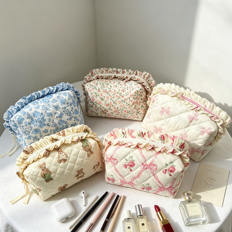 Ruffled Floral Makeup Bag, Quilted Portable Storage Bag, Large Capacity, High Aesthetic Value, Travel Makeup Storage Bag Wholesale Ruffled Floral Makeup Bag, Quilted Portable Storage Bag, Large Capacity, High Aesthetic Value, Travel Makeup Storage Bag Wholesale