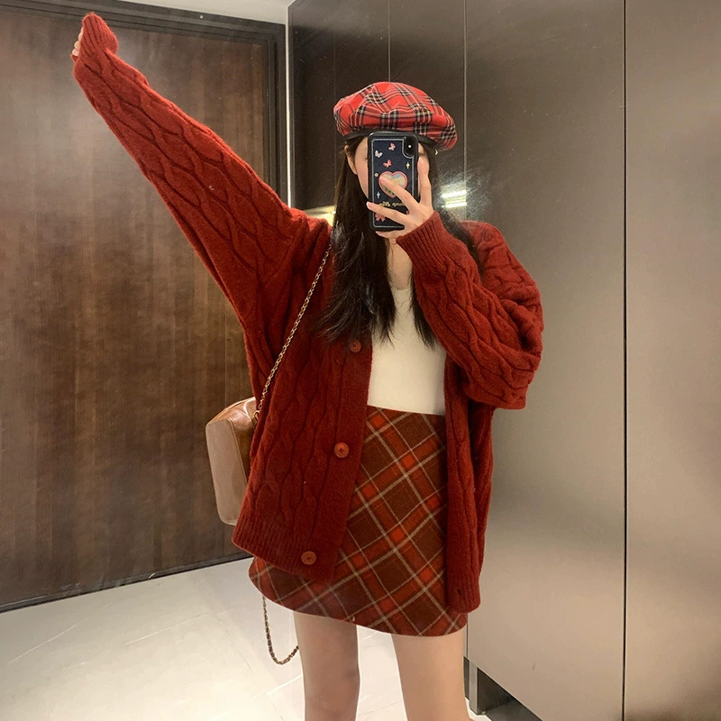 Корейский темперамент красный свитер женская куртка осень-зима рождественский трикотаж топ ленивый ветер с v-вырезом темперамент кардиган
