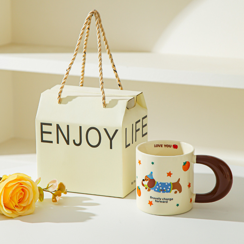 Taza de perro de salchicha para chicas lindas tazas de agua caseras nuevas tazas de café de desayuno de pareja de cerámica 2025