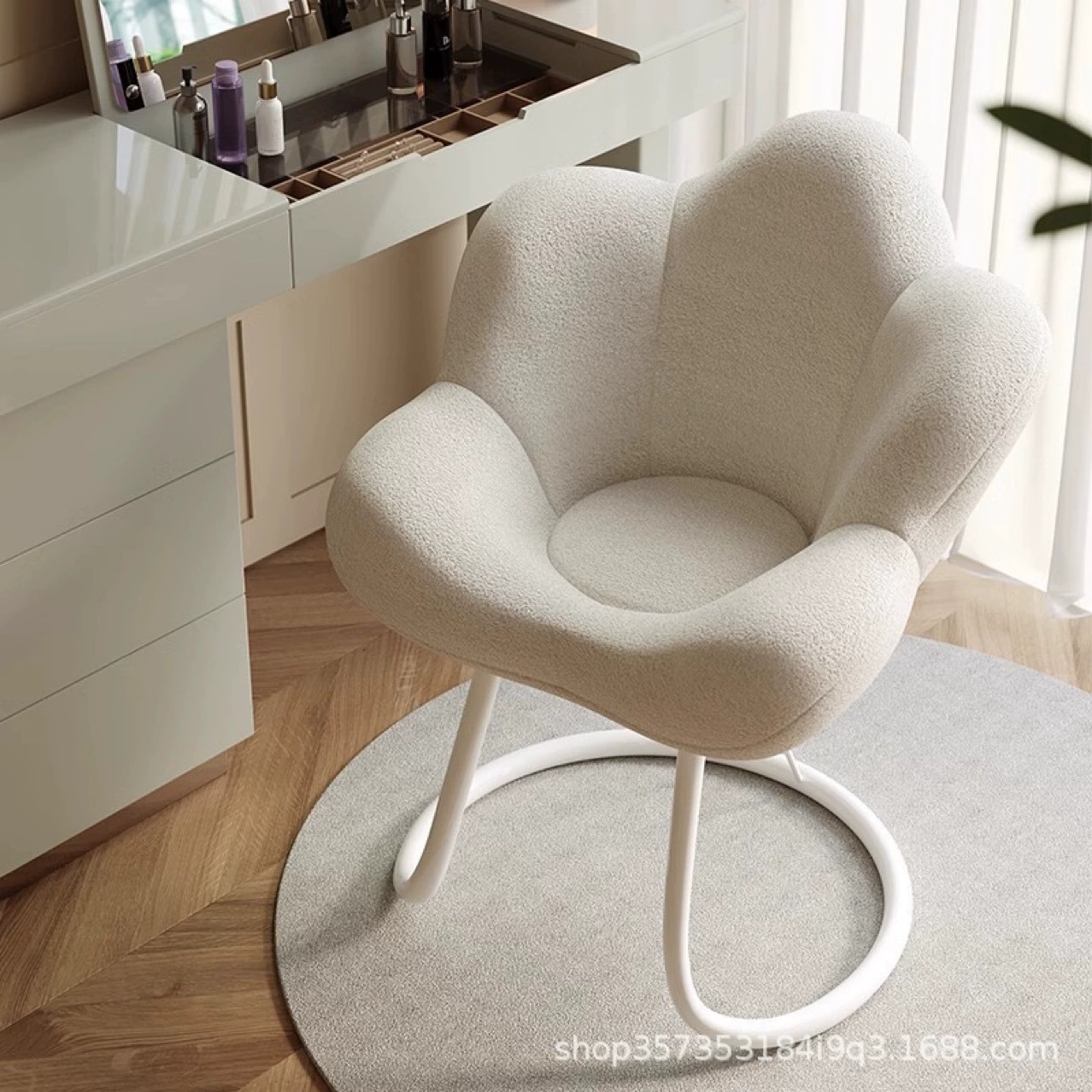 Трансграничная оптовая продажа 2025 новая сетка красная спальня макияж стул легкий экстравагантный крем стиль косметический стул