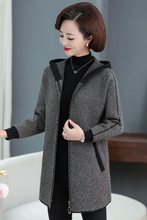 妈妈春秋外套中长款中年女两件套休闲连帽开衫中老年秋冬羊毛大衣