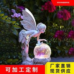 新しいタイプの童話の花の妖精の置物の花園の水晶の玉の女の子の彫像の太陽の明かりの装飾品の樹脂の工芸品
