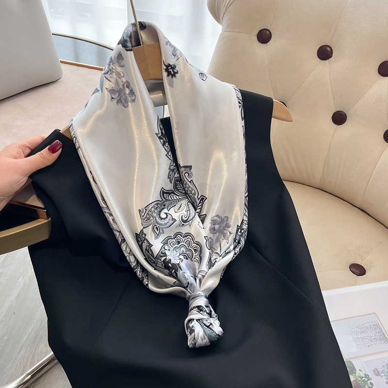 Femmes Élégant Fleur Satin Écharpe En Soie display picture 4