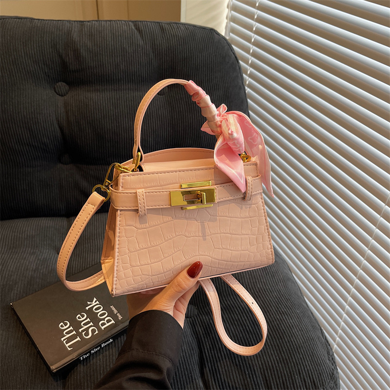 Bolso de mano para mujeres 2026 nueva moda primavera exquisita bolsa de hombro universal bolso de transporte diario image 11