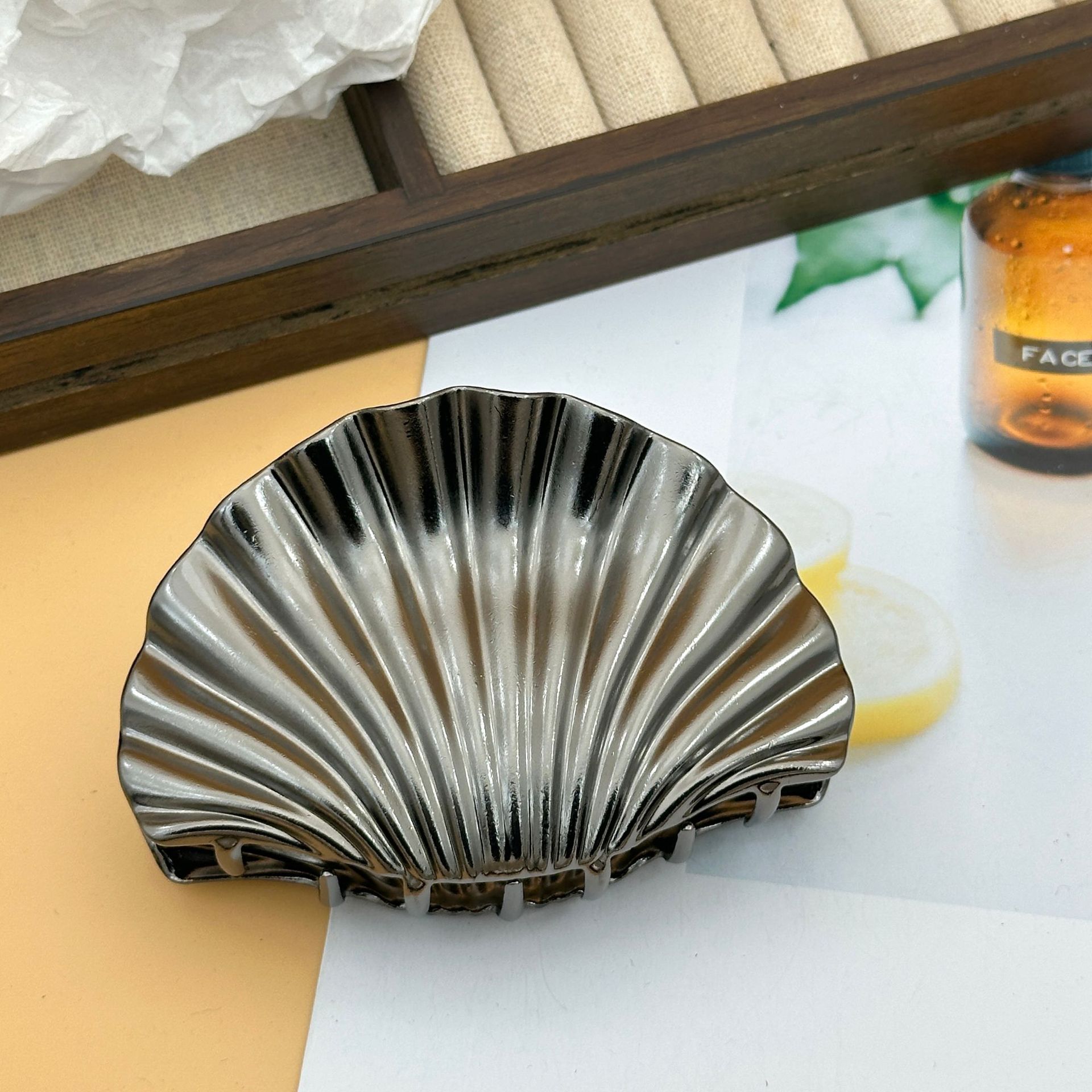 国境を越えた貝殻ヘアピン金属後頭部クリップ欧米風環境保護ヘアピン個性ネット紅風頭飾りサメクリップ