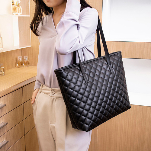 Guangzhou Women's Bag, Checkered Tote Bag, High-Quality Large Capacity Commuter Mom Bag for Instagram