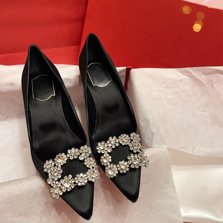 Versión de piel de oveja ~ botón cuadrado de diamante de alta calidad zapatos de mujer de tacones altos de cuero simple zapatos de bodas de satén de tacones finas