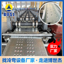 新型防积沙钢踏板成型机建筑钢跳板生产线冲孔脚踏板成型机定制