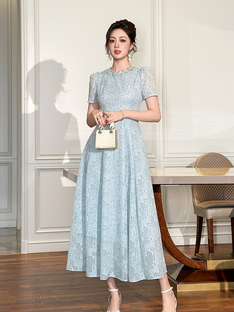 Váy maxi nữ thắt eo cổ tròn đính kim cương tay ngắn — trời xanh