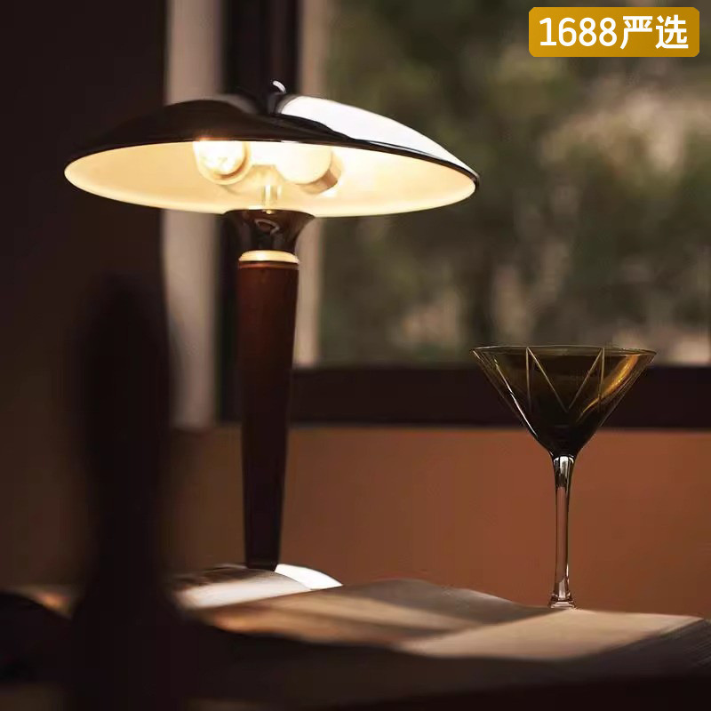 [Yan Xuan] American retro bedroom bedside flying saucer desk lamp ancient ins Japanese-style quiet wind homestay floor lamp