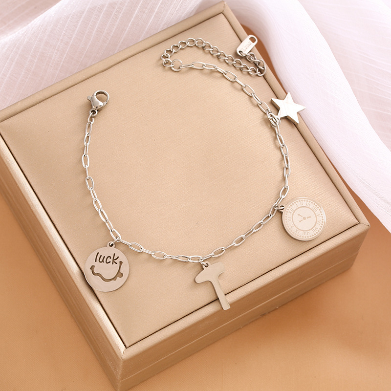 Pulsera de trébol de acero titanium vendedora caliente transfronteriza europea y americana con incrustaciones de concha pulsera colgante pulsera de diseño avanzado sin desvanecimiento al por mayor