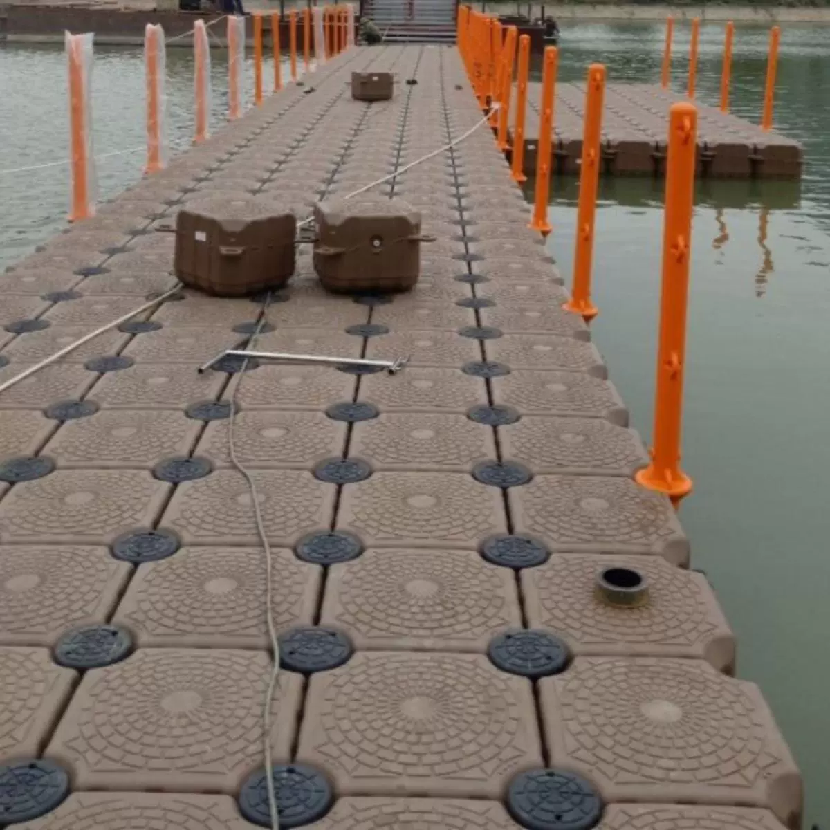 Рыболовная платформа Понтонный причал из высокоплотного полиэтилена Производитель понтонных причалов для яхт Baishengte