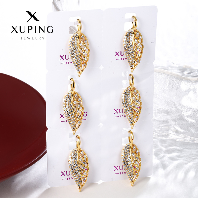 Xuping joyería explosión colgante de hoja de oro colgante forma de hoja de collar cadena de clavícula temperamento ligero lujoso colgante de alto nivel