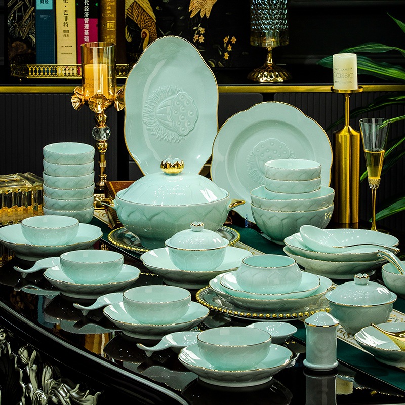 Jingdezhen alta porcelana blanca sombra azul en relieve set de platos set de platos de cerámica set de platos regalos de reubicación al por mayor