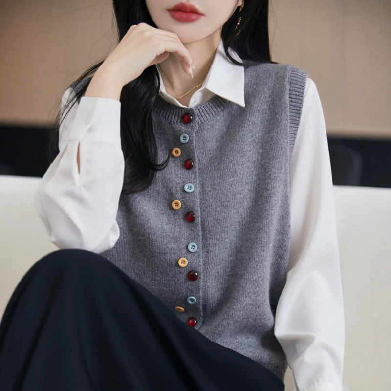 2025春秋新款高级感彩扣无袖叠穿马甲开衫女百搭圆领洋气针织坎肩|undefined