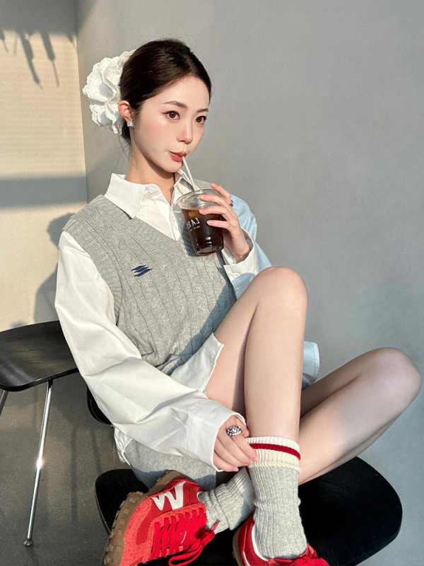 灰色v领针织马甲女早秋穿搭麻花韩系叠穿背心修身显瘦学院风上衣|undefined