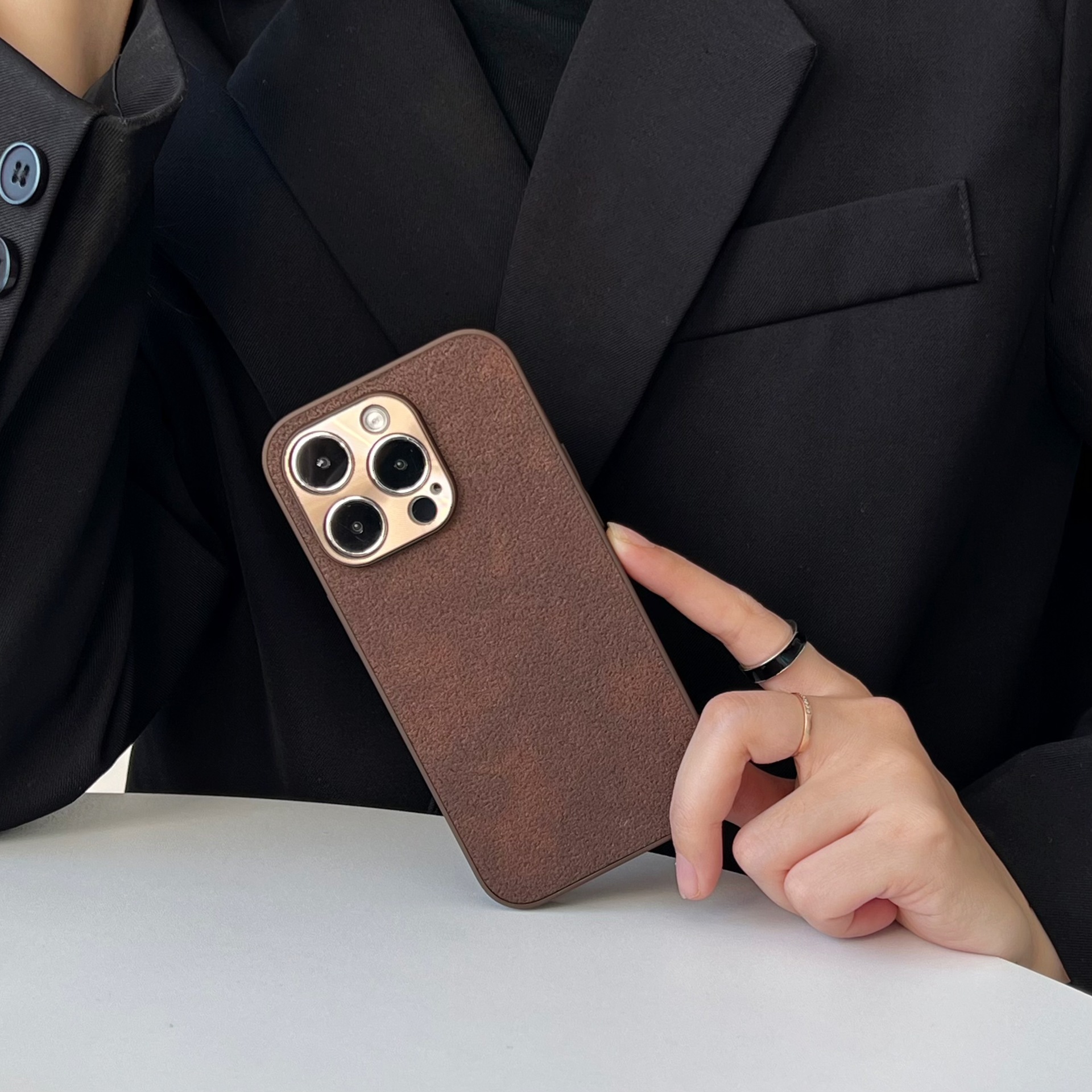 Otoño e invierno color sólido patrón de pozo de luna para Apple 16ProMax funda para teléfono móvil iphone14 simple 15 hombres y mujeres 13 todo incluido