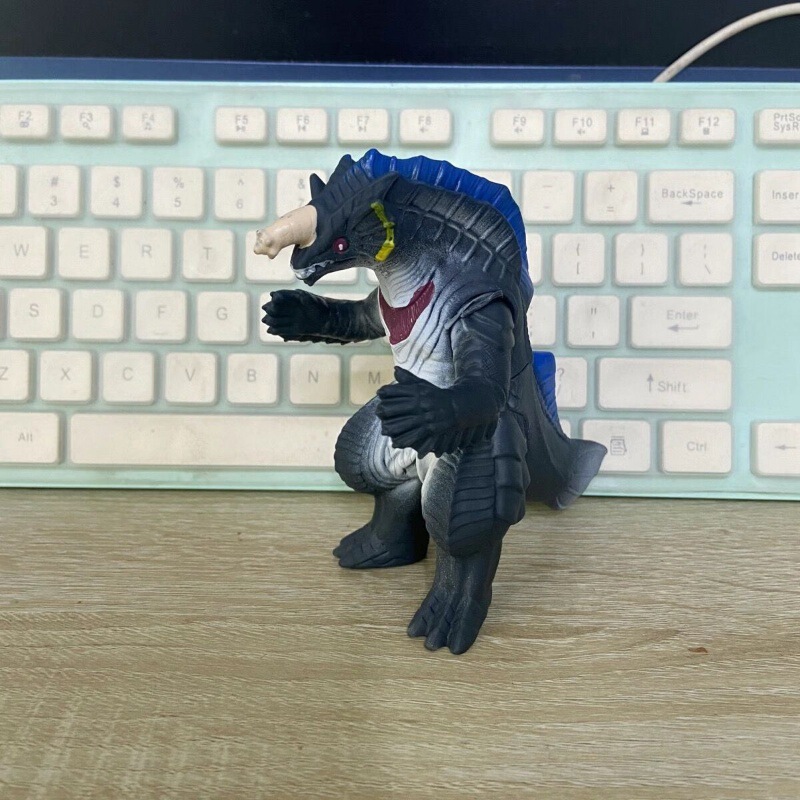 小さなモンスターウルトラマン卸売露店のおもちゃはすべて 10cm ～ 13cm 歳の男の子と子供向けのモンスターおもちゃです|undefined