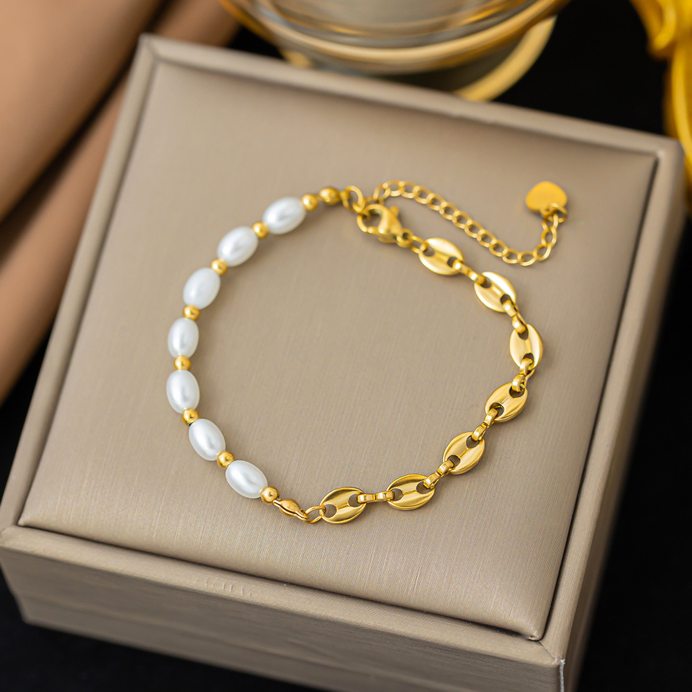 Nueva pulsera de acero de titanio para mujer, estilo europeo y americano, no se decolora, joyería de moda versátil con un toque de alta gama para chicas.