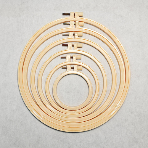 Manufacturer wholesale embroidery stretch hoop embroidery diy plastic embroidery shed cross stitch stretch embroidery stretch imitation bamboo embroidery cloth poke frame