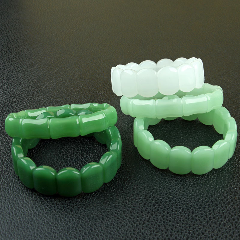Imitation jade hand row Dongling jade jasper jade carving hand row women's bracelet 10 yuan model stall exhibition