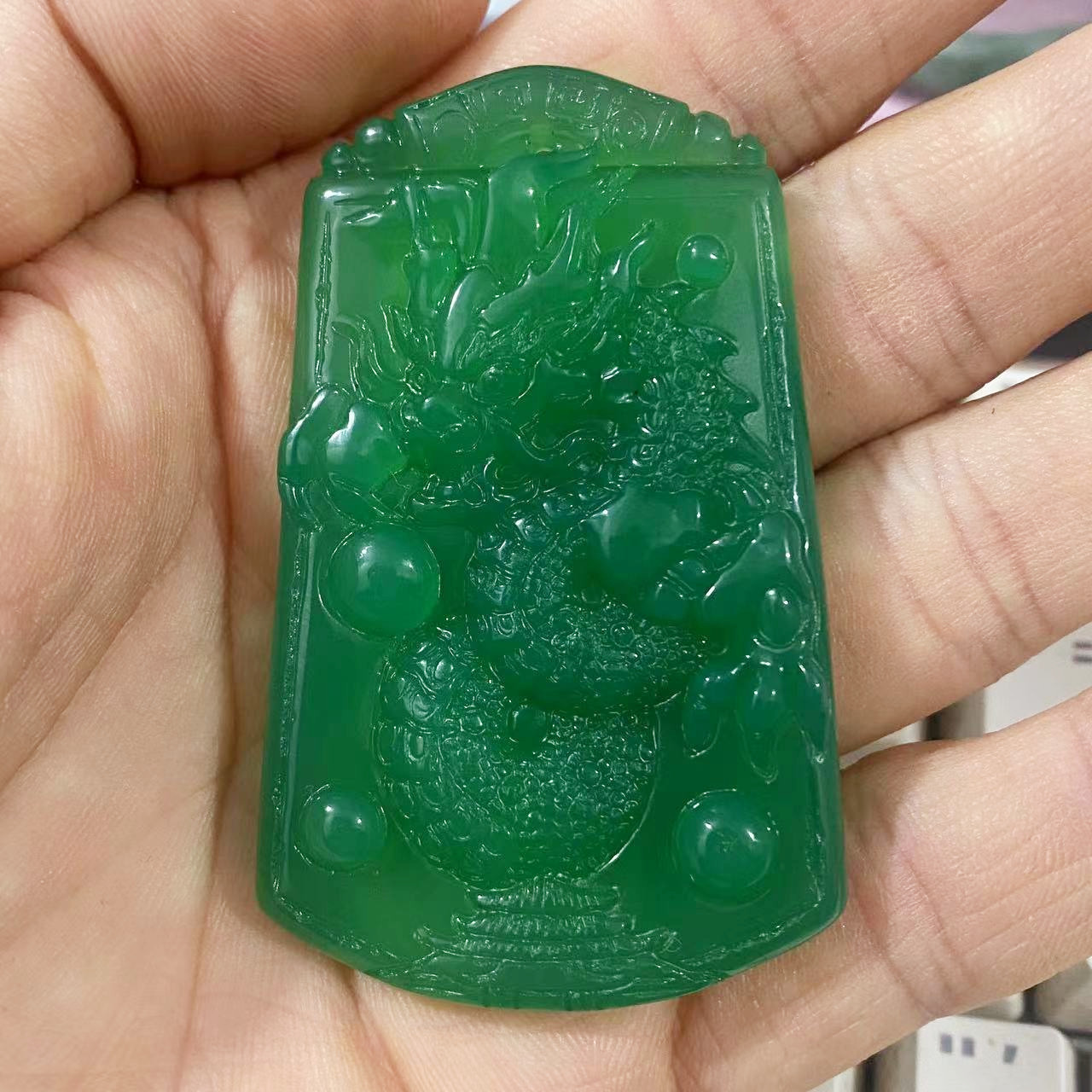 帝王绿玉髓龙牌 翡翠 红玛瑙龙牌子 白玉髓龙牌毛衣链 绿玉髓龙牌