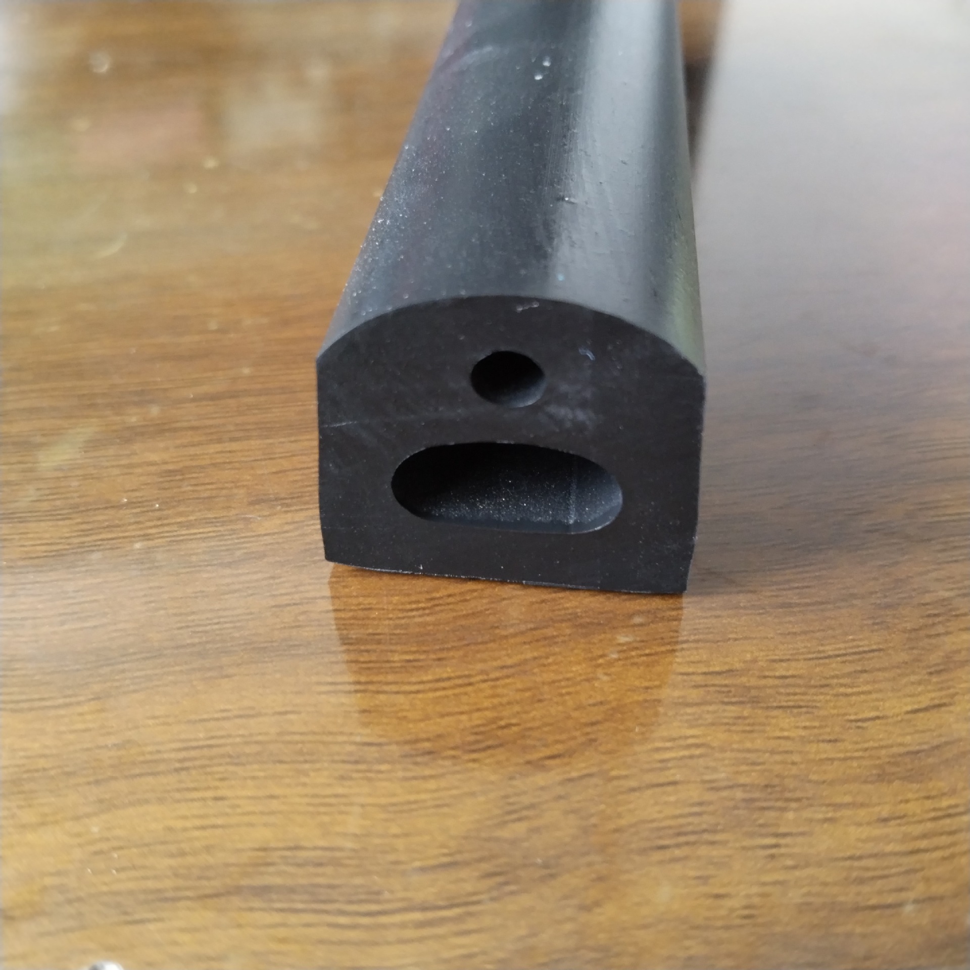 三元乙丙D型带孔橡胶条 半圆密实胶密封条机械防撞减震条