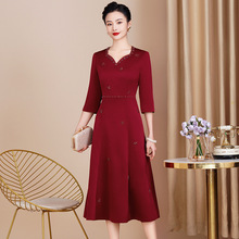 婚礼妈妈春季礼服高端喜婆婆婚宴装中年结婚丈母娘礼服V领连衣裙