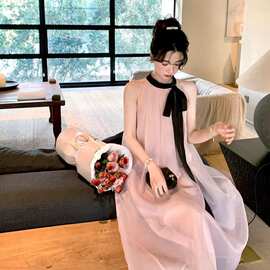 2026新款法式温柔风宽松系带连衣裙高级无袖甜美生日海边度假裙