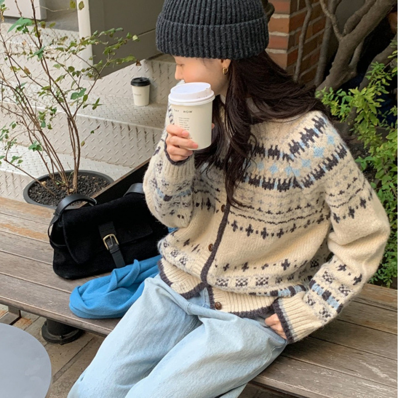 2025 transfronterizo coreano vintage Jacquard abrigo otoño invierno grueso suelto vago viento alto sentido cardigan de punto