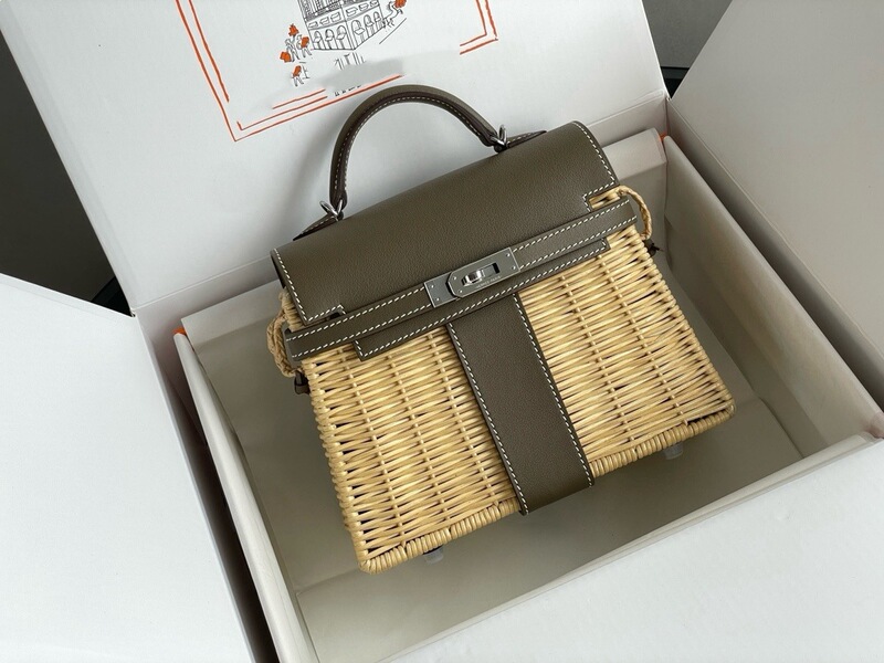 New Style Picnic Bag with Hand-Stitched Waxed Thread, Single Shoulder Crossbody Handbag, 20cm High-End Rattan Woven Kelly Basket Women's Bag New Style Picnic Bag with Hand-Stitched Waxed Thread, Single Shoulder Crossbody Handbag, 20cm High-End Rattan Woven Kelly Basket Women's Bag