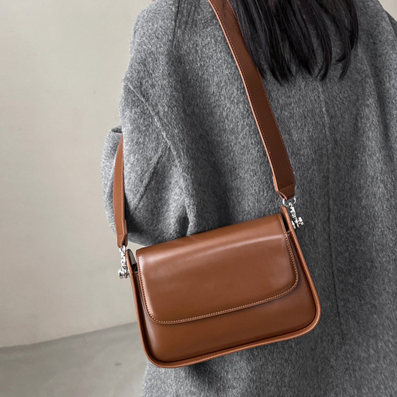 Genuine Leather Women's Bag Niche Fashion Design Crossbody Bag Women's 2025 New Popular Retro Small Square Bag Versatile Shoulder Bag