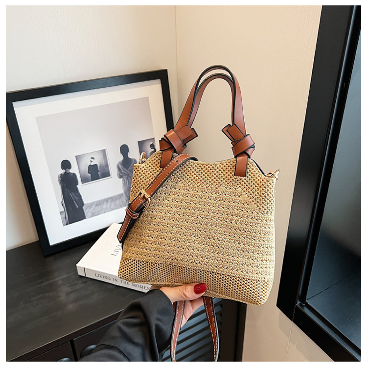 Woven with high aesthetic value, 2023 new vegetable basket bag, Korean chip niche, forest style mesh hollowed out_voghion.com