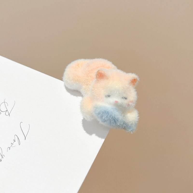 2# kitten eating fish - clip 3cm, accessories about 4.5cm