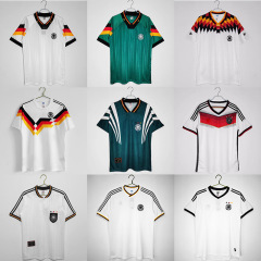 レトロなドイツのサッカー服の主な客席です。