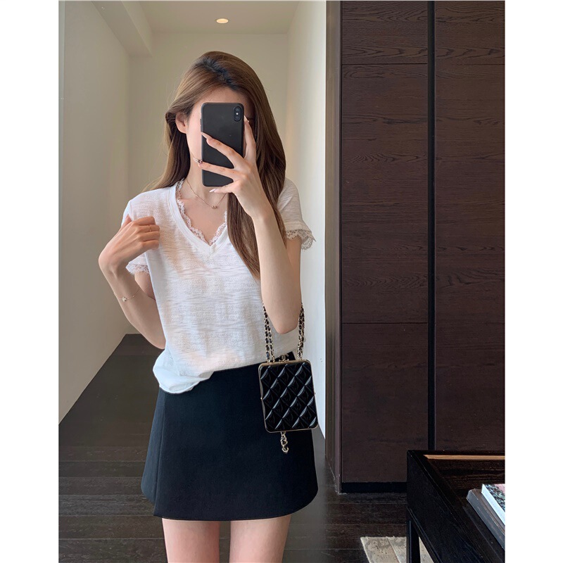 Gentle and Romantic Style! Unique Design Lace Patchwork V-Neck Slim-Fit Short-Sleeve T-Shirt for Women, Spring/Summer 2026 New