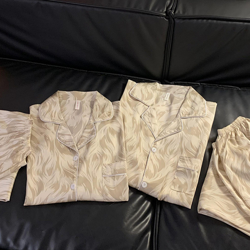 Pajamas de pareja de seda de hielo para mujeres primavera y otoño manga larga japonesa interior de hoja de arce de alta calidad hombre ropa de casa de seda de verano