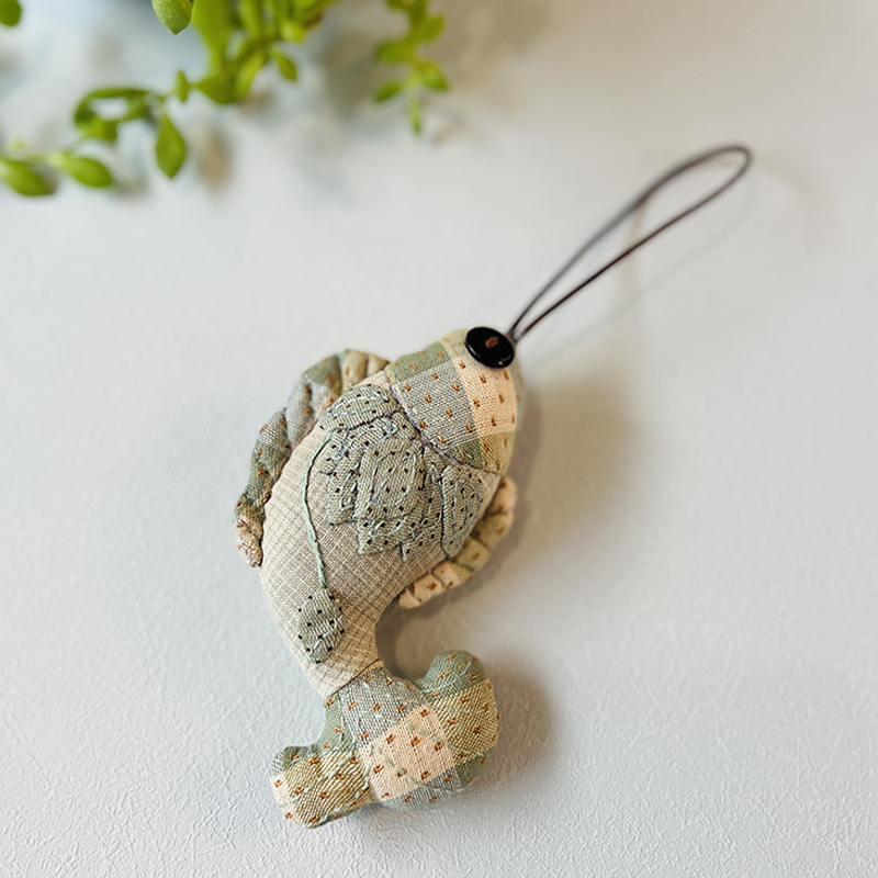 Año nuevo hecho a mano diy patchwork creativo colgante de pescado lu material de bordado paquete regalo de año nuevo decoración del coche pequeño colgante de la bolsa de pescado